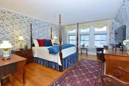 Wilburton Inn - 125