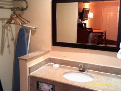 Super 8 by Wyndham Tucson Downtown Convention Center - 24