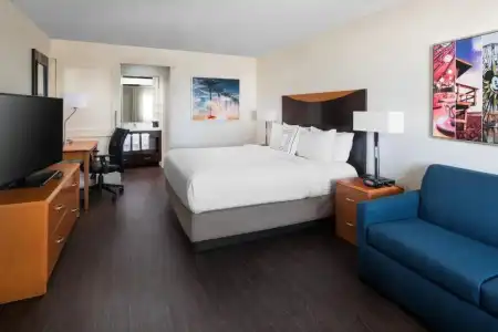 Fairfield by Marriott Anaheim Resort - 34