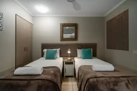 Rolling Surf Resort - 337
