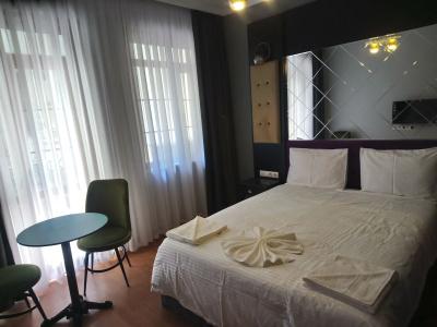 Royal Garden Suite - 4