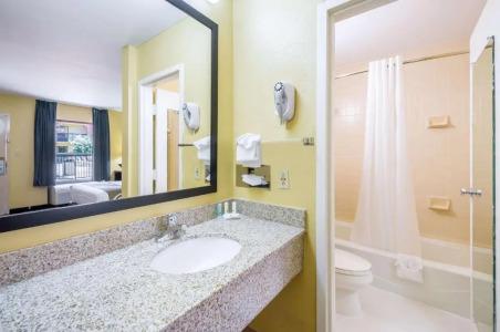 Quality Inn Fredericksburg-Central Park Area - 42