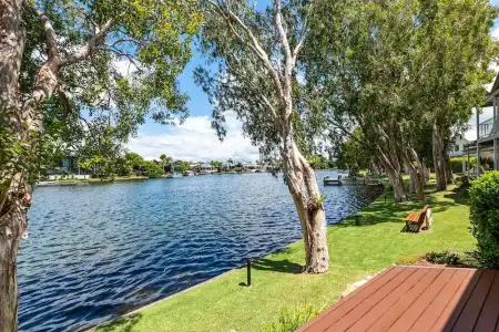 Noosa Entrance Waterfront Resort - 35