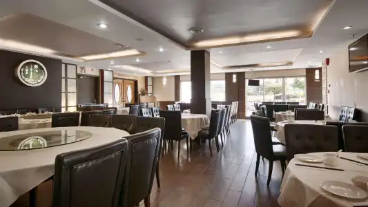 Best Western Plus Burnaby - 14