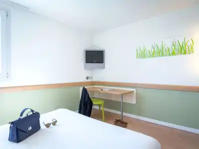 ibis budget Fréjus Saint-Raphaël Centre et Plage - 4