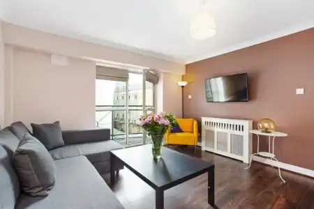 Drury Court - 64
