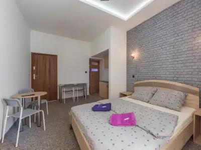 Hostel 70S - 92