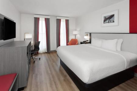 Ramada by Wyndham Milwaukee - 3