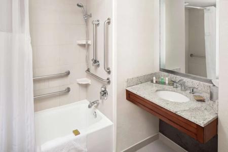 DoubleTree by Hilton South Bend - 39