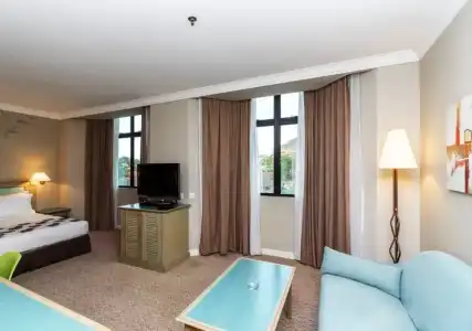 Regalodge & Spa - 59