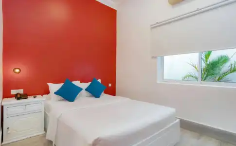 Glow Inn - 1