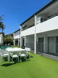 Noosa Parade Holiday Inn - 90