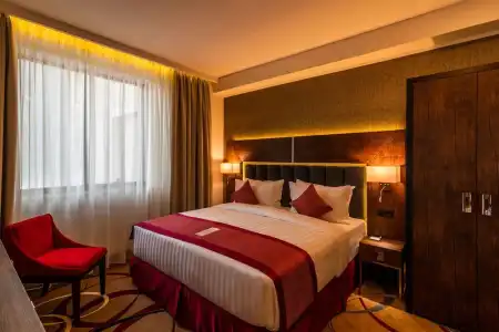 Ramada & Suites by Wyndham - 50