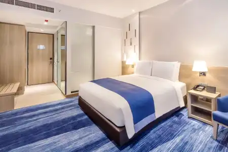 Holiday Inn Express Bangkok Soi Soonvijai by IHG - 2