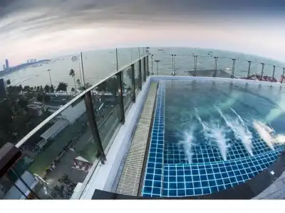 Serenotel Pattaya Beach Front - 12