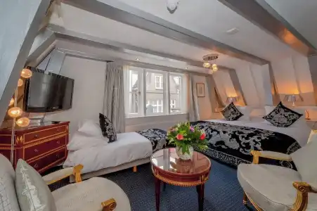 Ambassade - 104