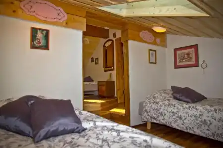 Raven's Bed and Breakfast - 29