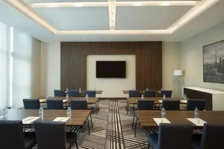 Hampton by Hilton Dubai Airport - 20