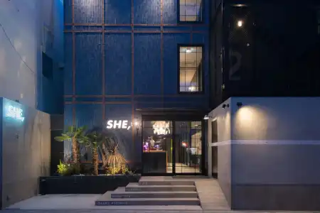She, Osaka - 0