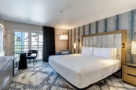 Silver Cloud Broadway - 17