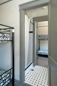 Gardner & Hostel - 114