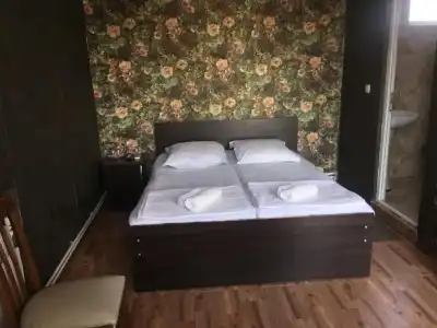 Gio's Guest House - 4