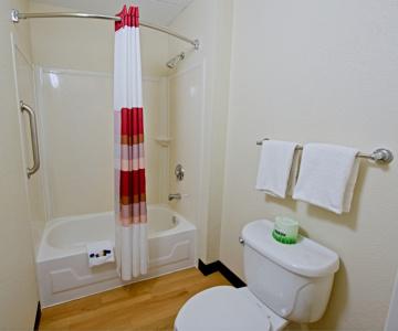 Red Roof Inn Albany Airport - 7