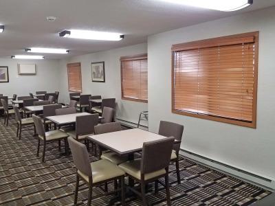 Americas Best Value Inn and Suites Bismarck - 13
