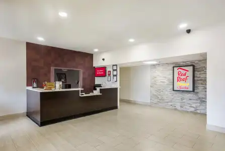 Red Roof Inn PLUS+ & Suites Savannah - I-95 - 17