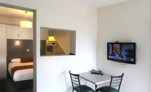 429 Apartments and Suites - 42