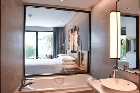 Four Points by Sheraton Phuket Patong Beach Resort - 71