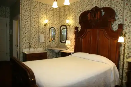 Martine Inn - 58