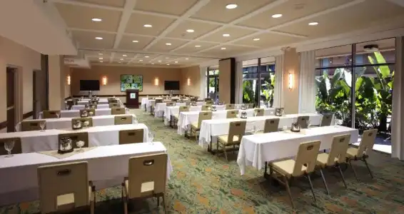 DoubleTree by Hilton San Diego Bayside - 13