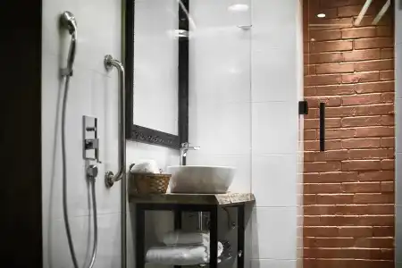 One Luxury Suites - 6
