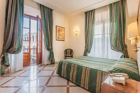 Raeli Siracusa - 34