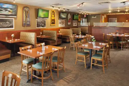 DoubleTree by Hilton Greensboro - 14