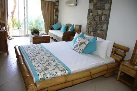 Sarpedor Boutique - 2