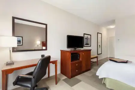 Hampton Inn Colchester - 51