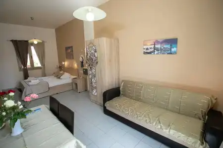Rania Studios - 106