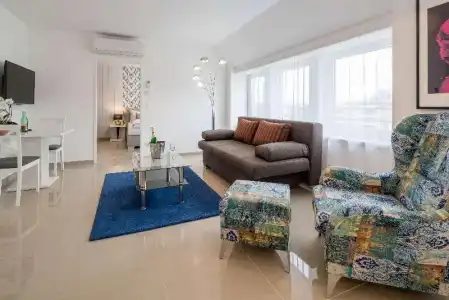Best Western Plus Celebrity Suites - 89