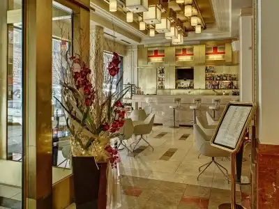 Majestic Plaza - 25