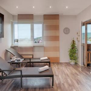 Newton Heilbronn - 40