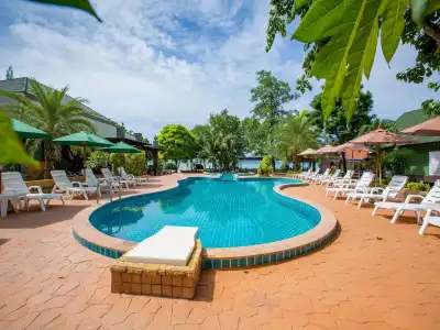 Phi Phi Andaman Beach Resort - 10