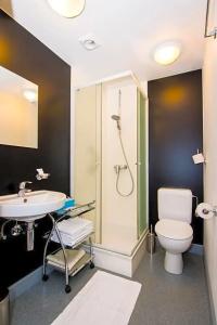 Gillis Eight Guest Rooms by Romy&Travis - 20