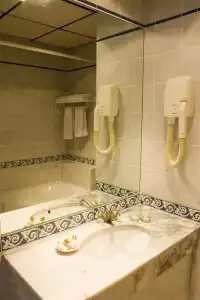 Hôtel des 4 Soeurs - 7