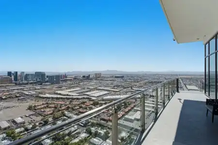 Beautiful Palms Place Suite - 83