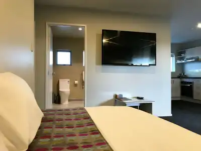 Ellerslie Palms Motel - 2