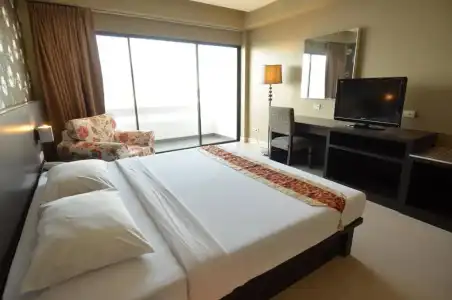 Welcome Plaza - 81