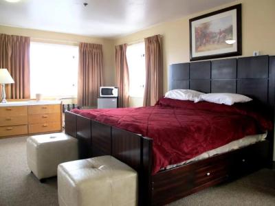 Merrill Field Inn - 26