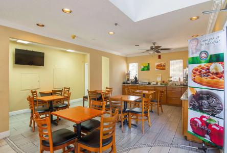 Hampton Inn Fresno Airport - 23